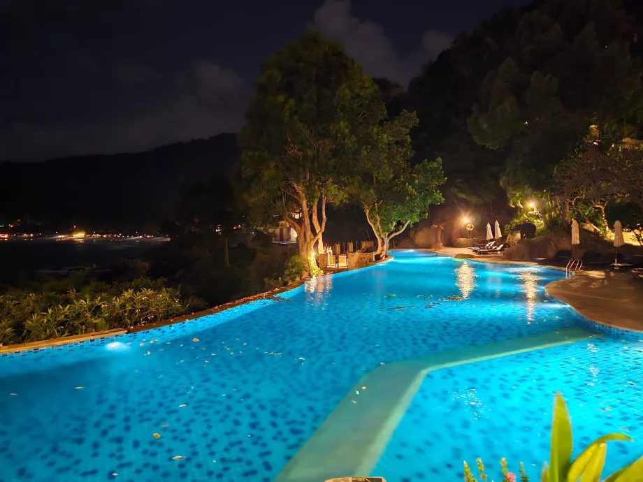 Grande piscine de l'hôtel