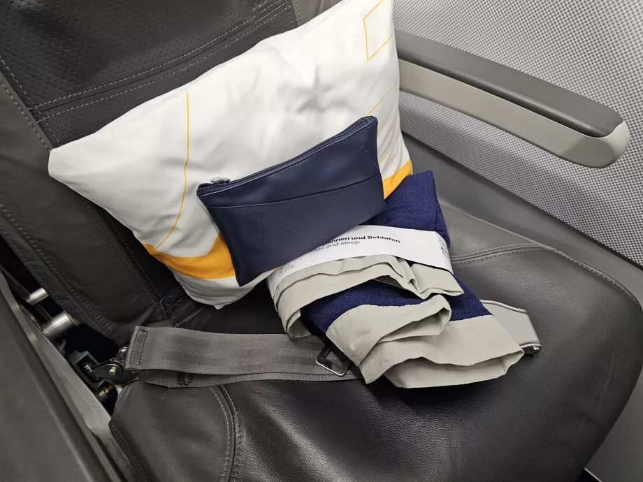 Oreiller, kit de commodités, couverture