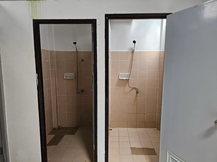 Douches gratuites à la cascade de Phaeng Noi