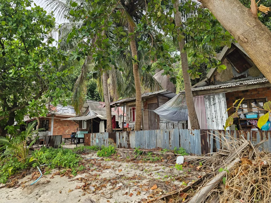 Rin Nai Beach, un bidonville en bord de mer