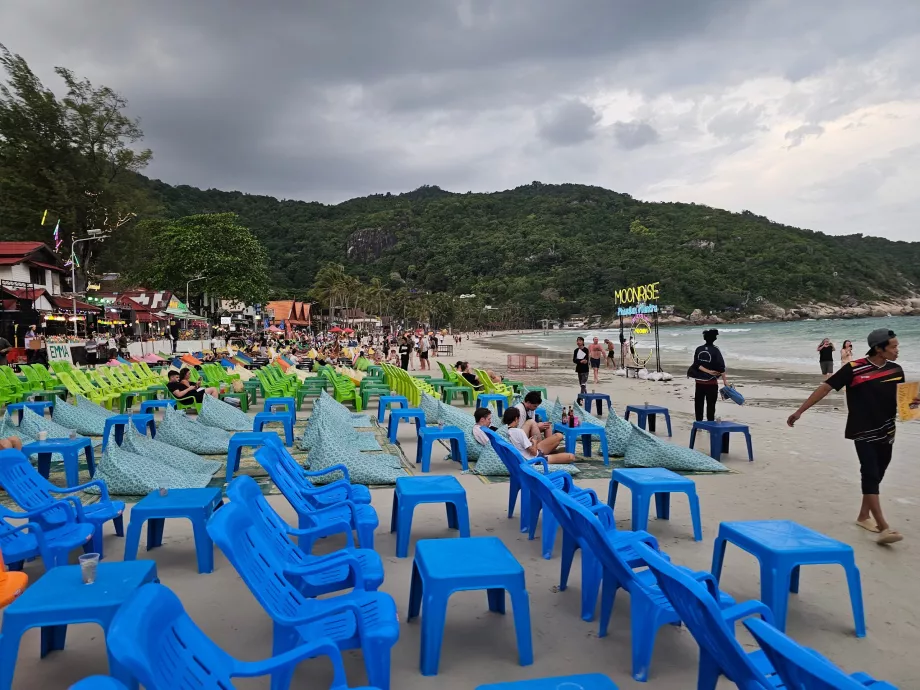 Préparatifs pour la fête de la pleine lune - après-midi