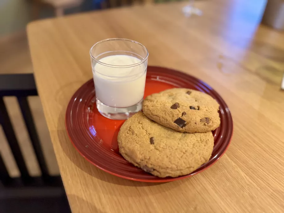 Lait frais et biscuits