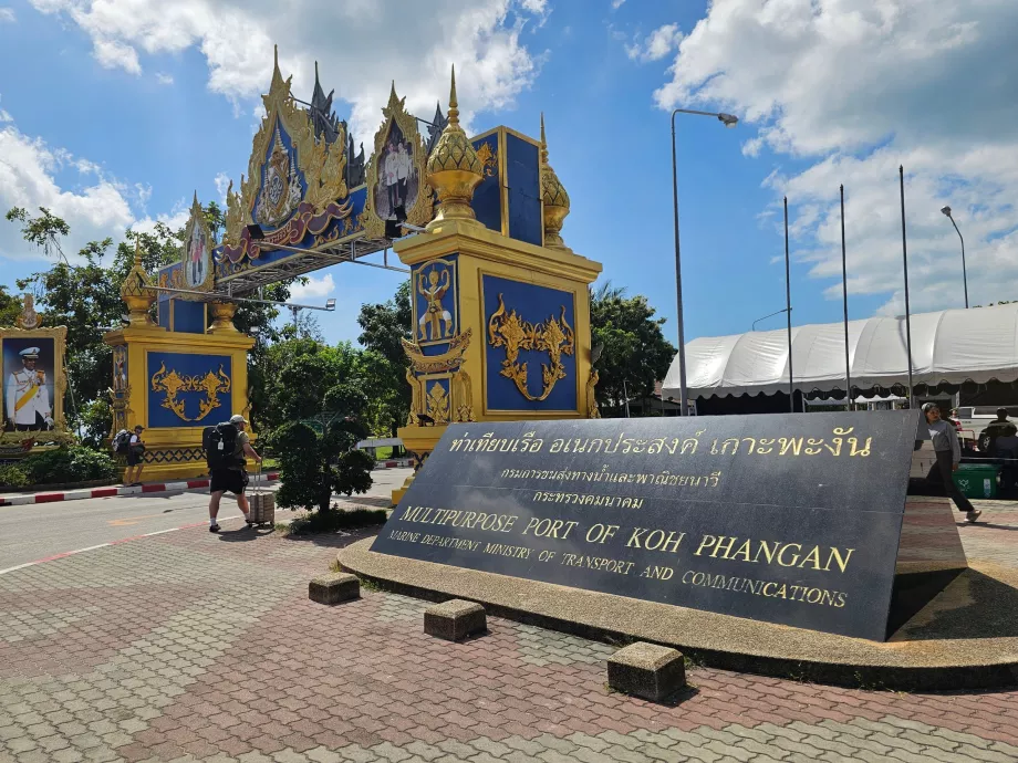 Entrée principale de la marina de Thong Sala