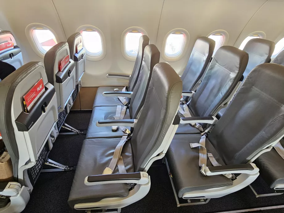 Sièges dans l'avion PLAY