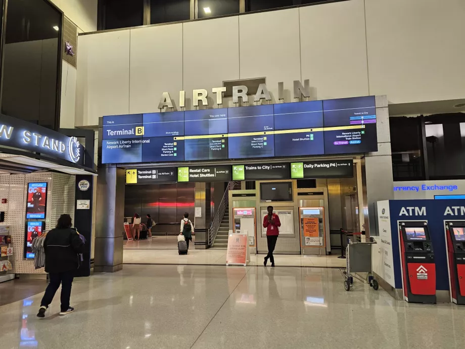 Entrée de la station Airtrain