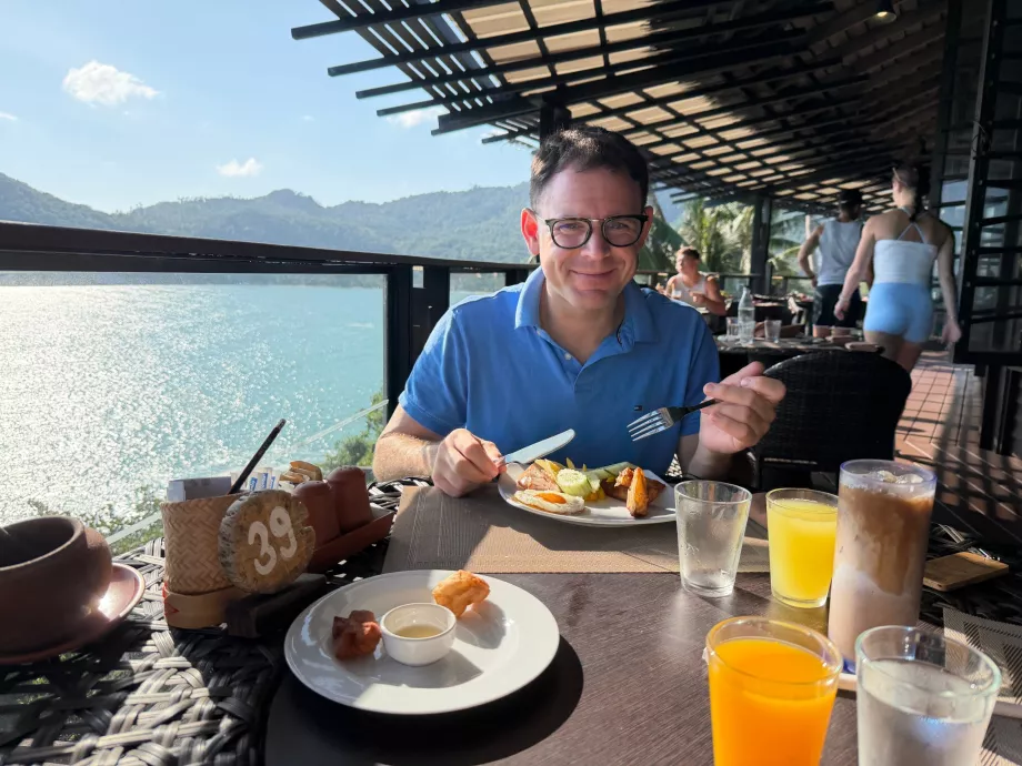 Moi au petit déjeuner de l'hôtel