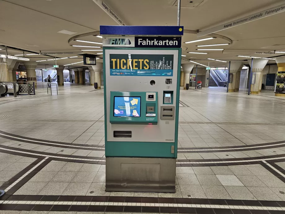 Distributeur de tickets dans le métro