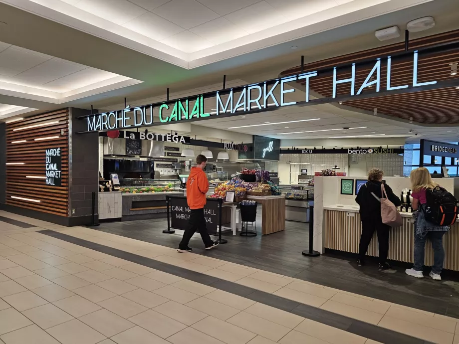 Food Court dans la zone de transit
