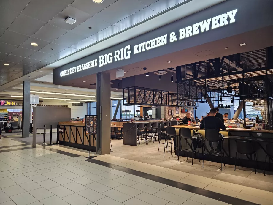 Restaurant dans la zone de transit