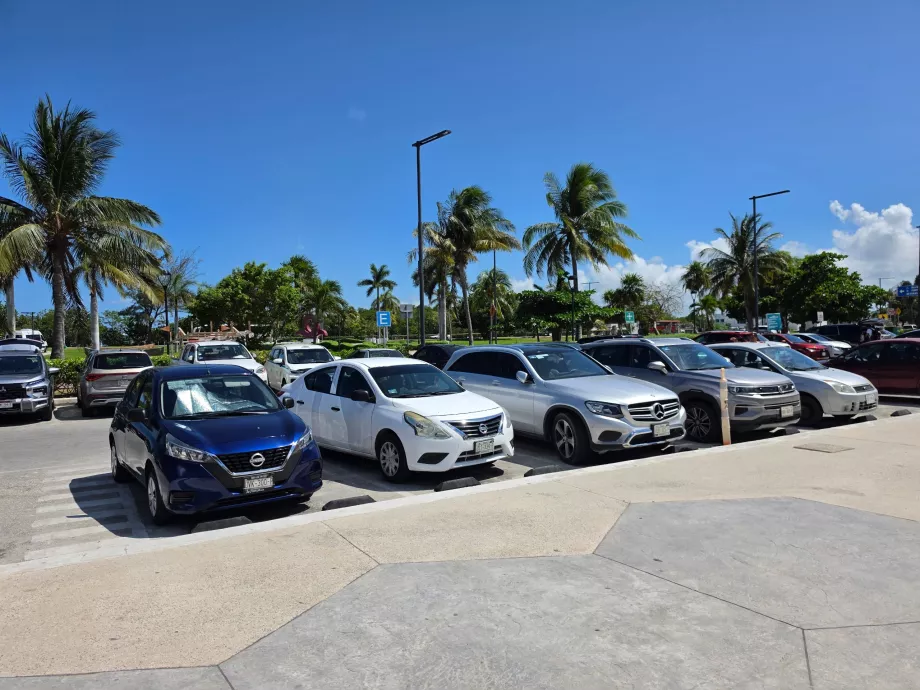 Parking gratuit à Playa Langosta