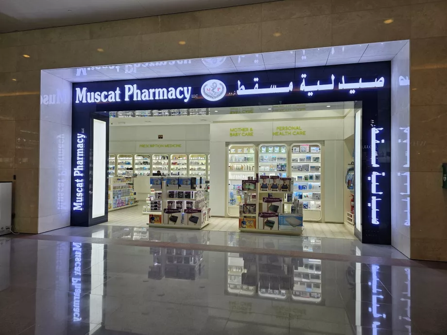 Pharmacie, départs, espace public