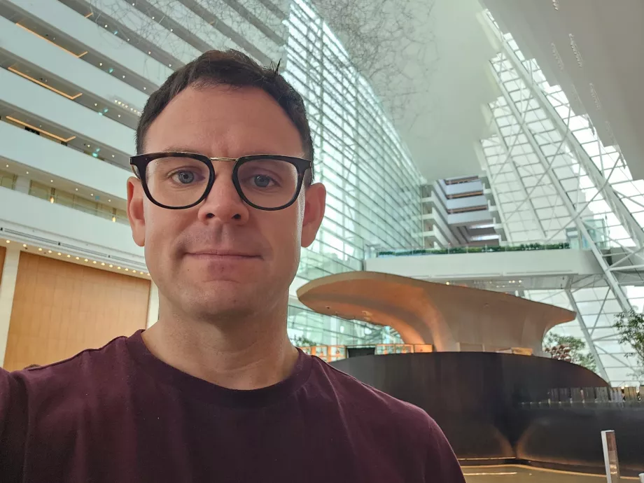 Moi dans le hall de l'hôtel Marina Bay Sands