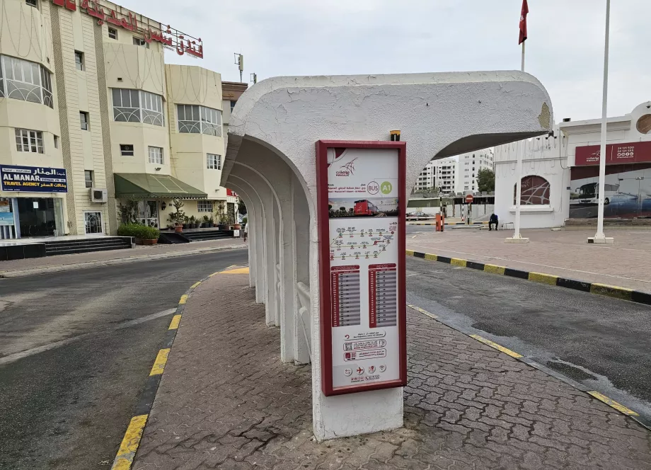 Arrêt de la direction de l'aéroport à la gare routière de Ruwi