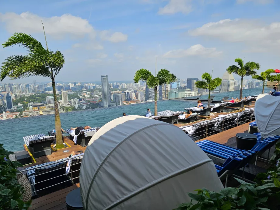 Piscine à débordement MBS