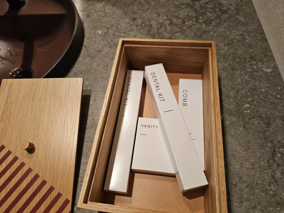 Kit de commodités dans la salle de bain