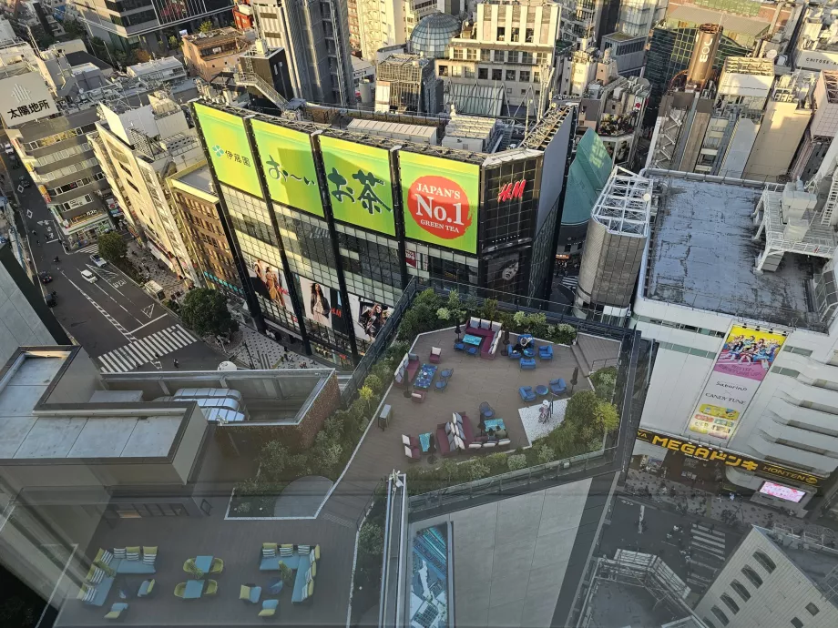 Vue de la terrasse extérieure du restaurant Gallery 11