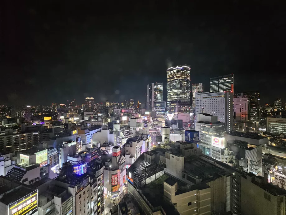 Vue de la chambre du 18ème étage pendant la nuit