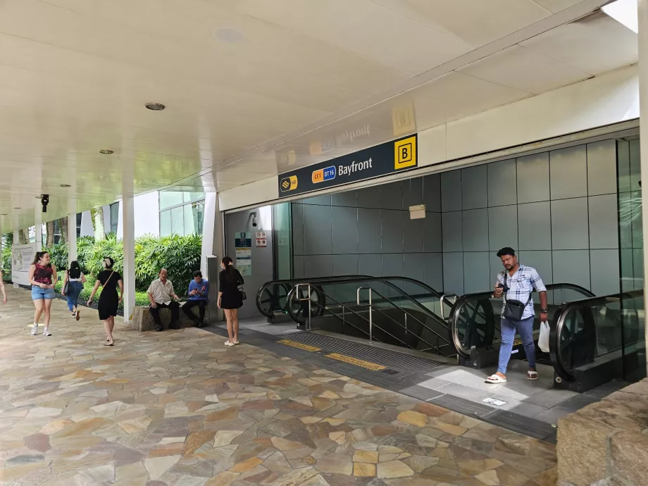 Station de métro Bayfront à proximité de l'hôtel