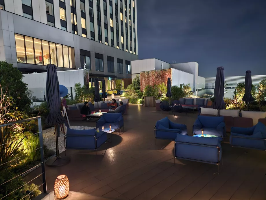 Terrasse extérieure du restaurant Gallery 11