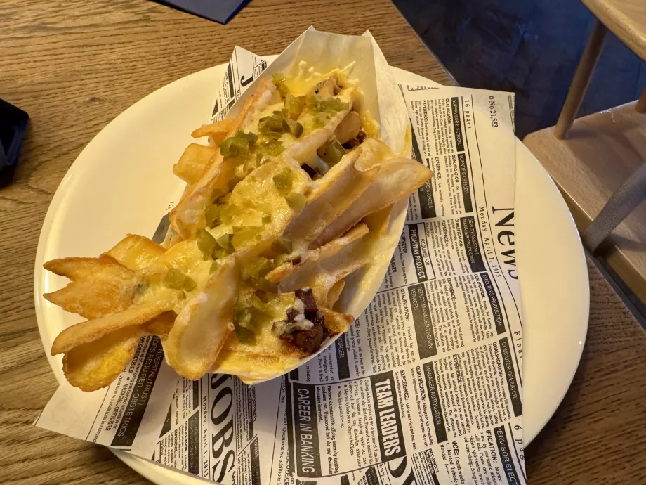 Steak frites avec fromage et bacon
