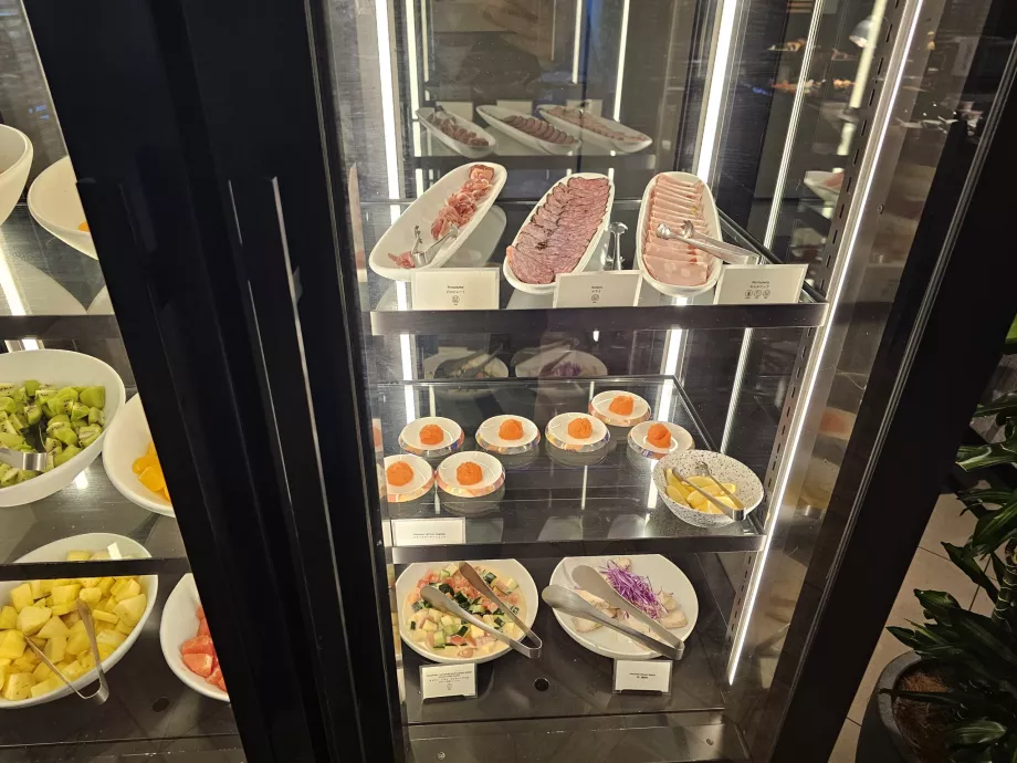 Petit déjeuner - salades et jambons