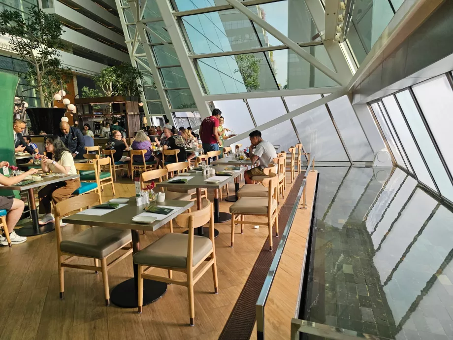 Petit-déjeuner au restaurant Rise