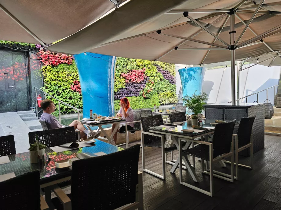 Petit-déjeuner au restaurant Rise