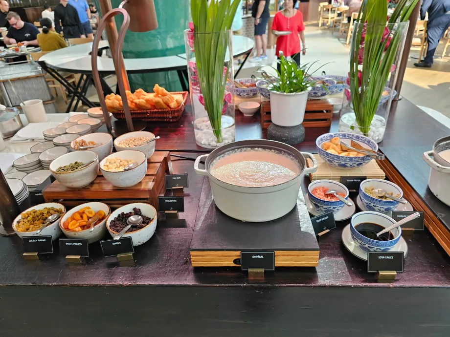 Petit-déjeuner au restaurant Rise