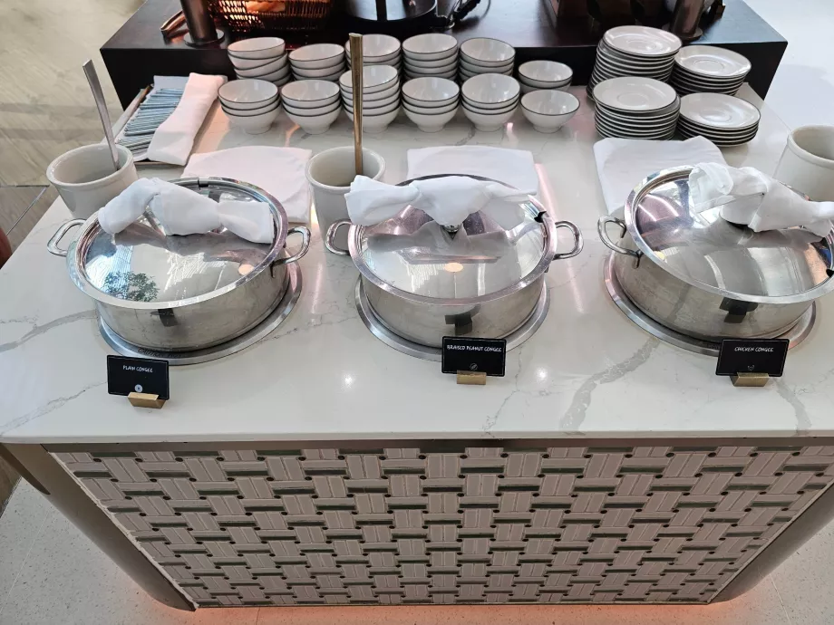 Petit-déjeuner au restaurant Rise