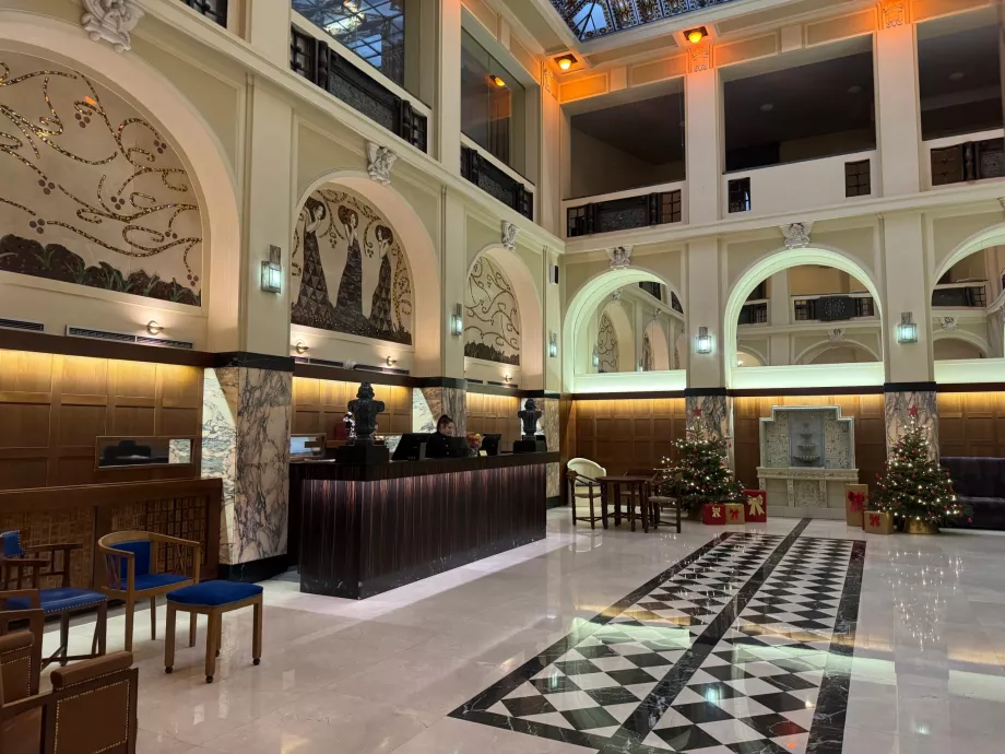 Hall et réception de l'hôtel