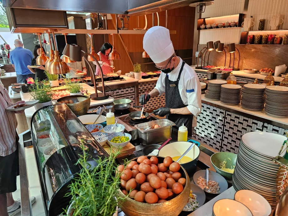 Petit-déjeuner au restaurant Rise