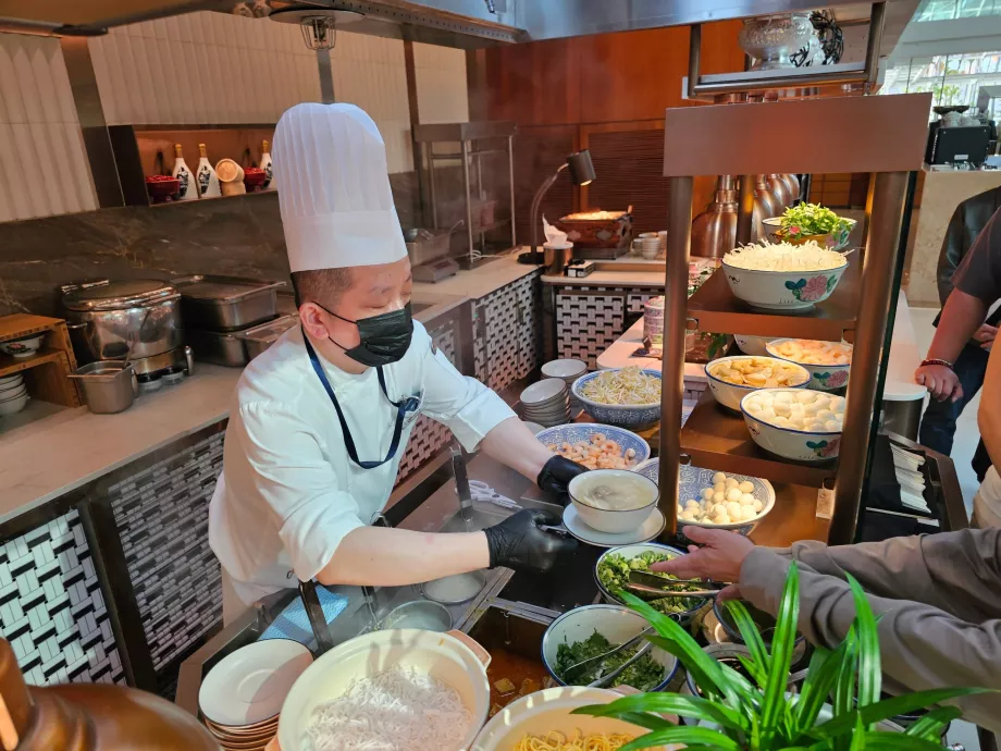 Petit-déjeuner au restaurant Rise