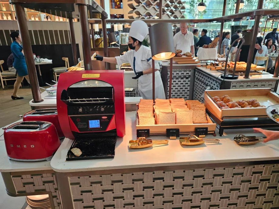 Petit-déjeuner au restaurant Rise