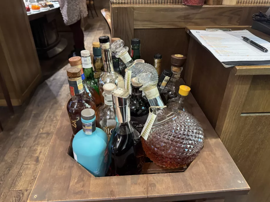 Petit-déjeuner, large choix de boissons alcoolisées