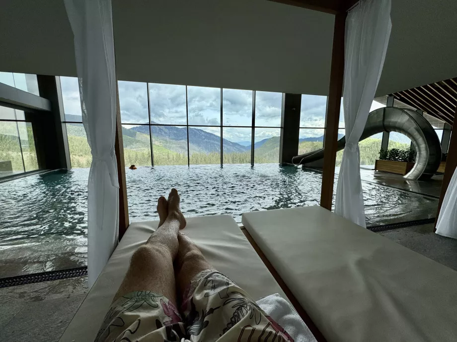 Vue sur les Basses Tatras depuis la piscine