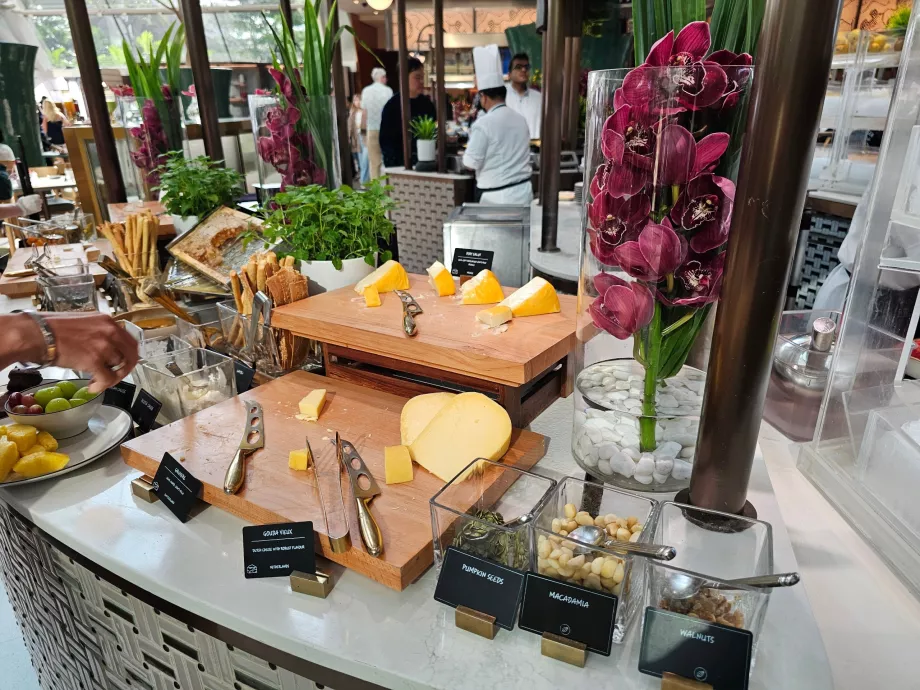 Petit-déjeuner au restaurant Rise