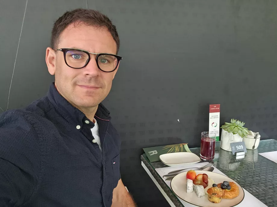 Petit-déjeuner au restaurant Rise