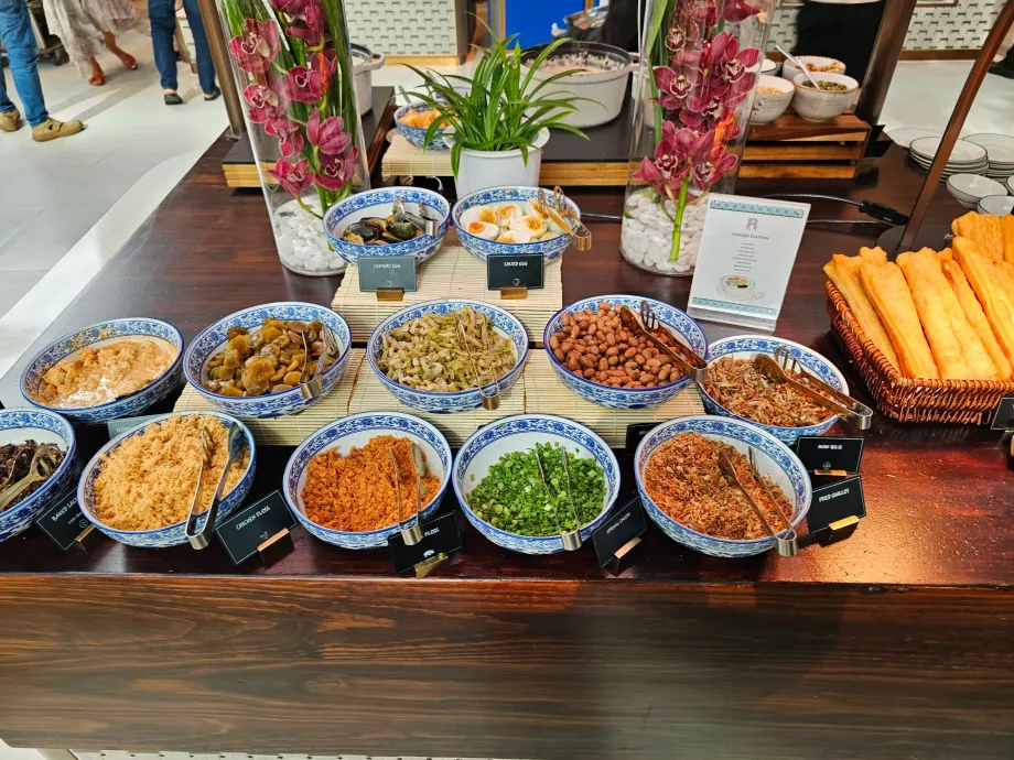 Petit-déjeuner au restaurant Rise