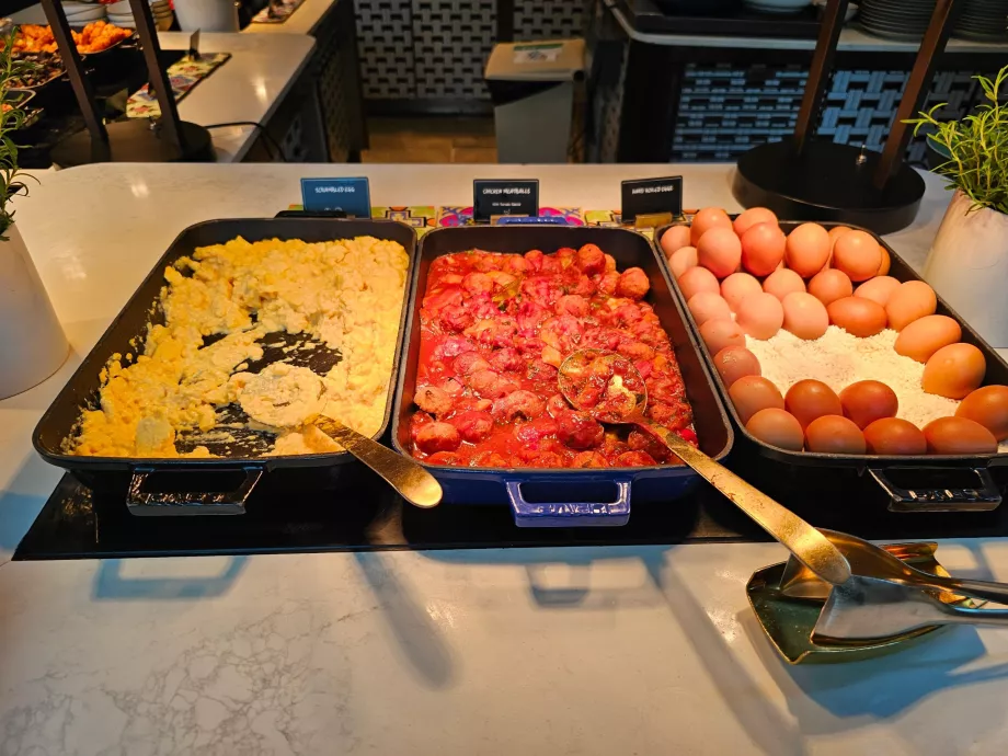 Petit-déjeuner au restaurant Rise