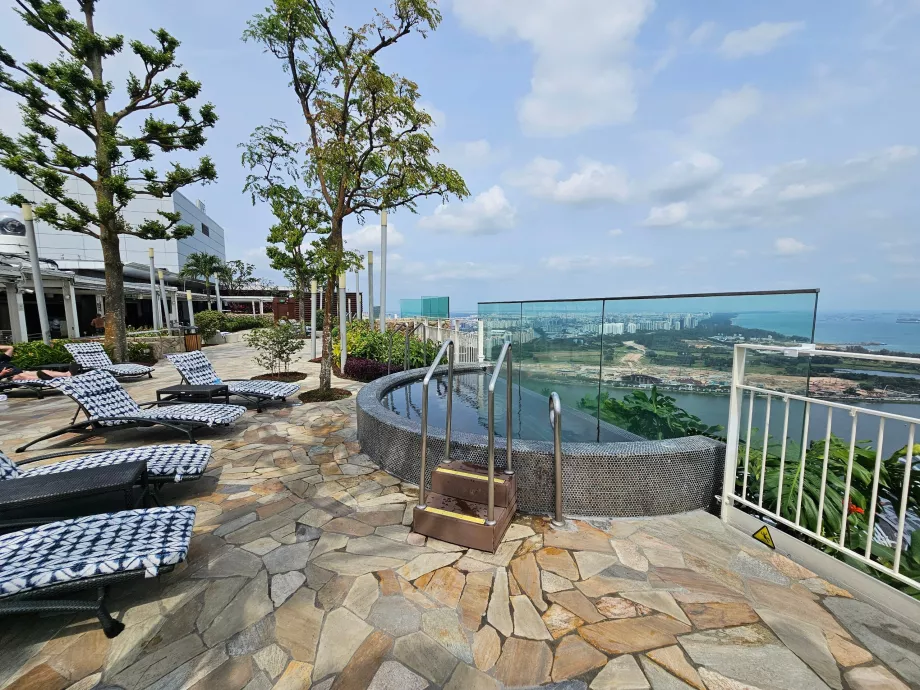 Bain à remous sur le toit