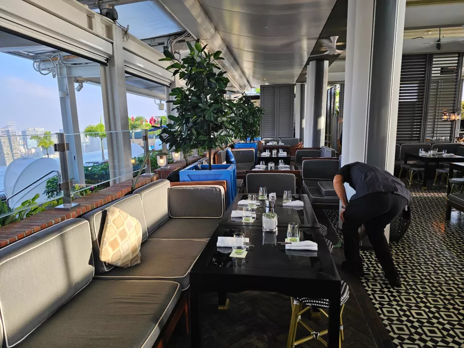 Petit-déjeuner au Spago Bar