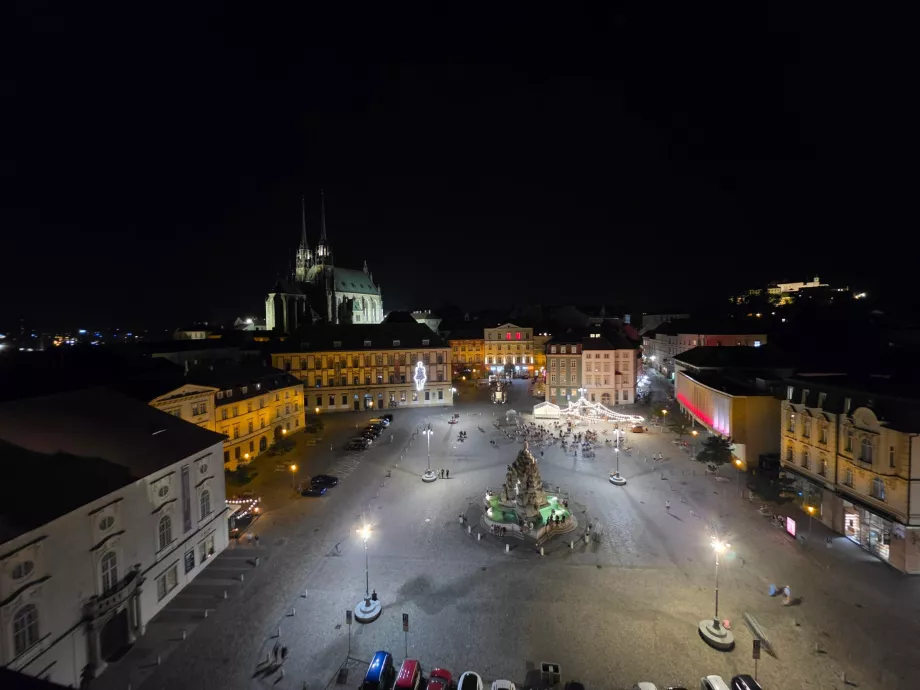 Vue nocturne depuis la tour de Zelný trh