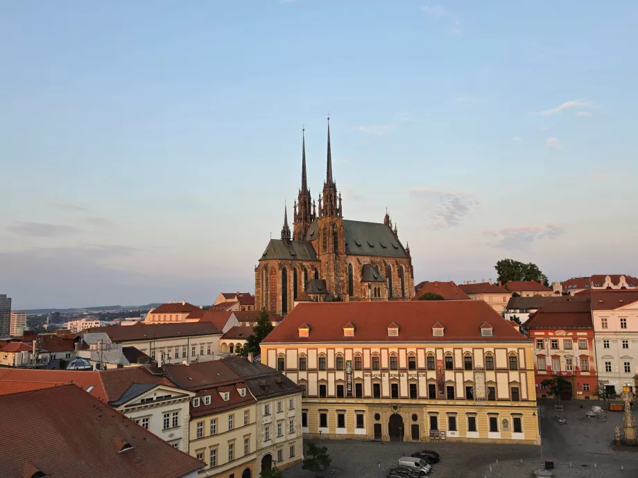 La basilique Saint-Pierre au lever du soleil