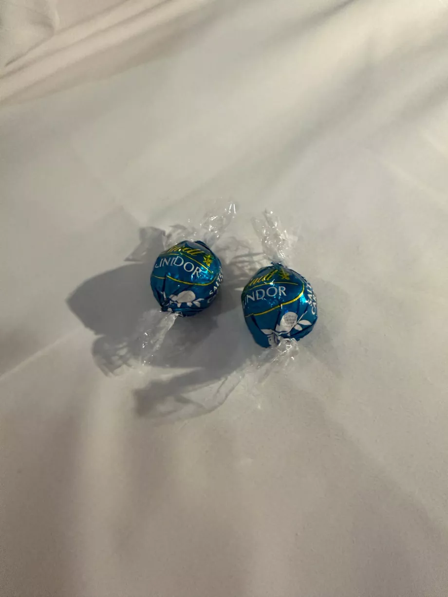 Des chocolats Lindor servis avec le thé du soir