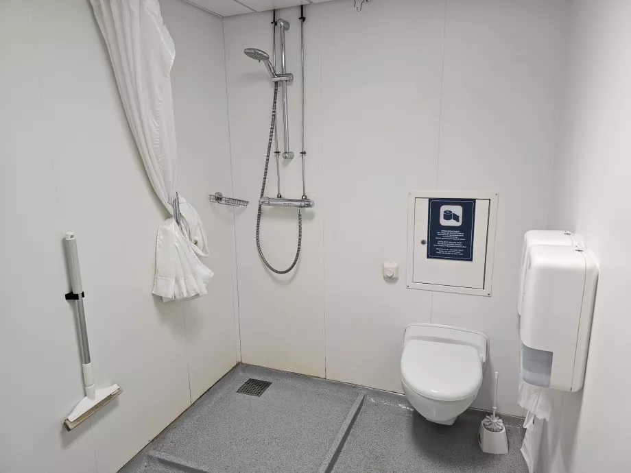 Salle de bain commune pour couchette