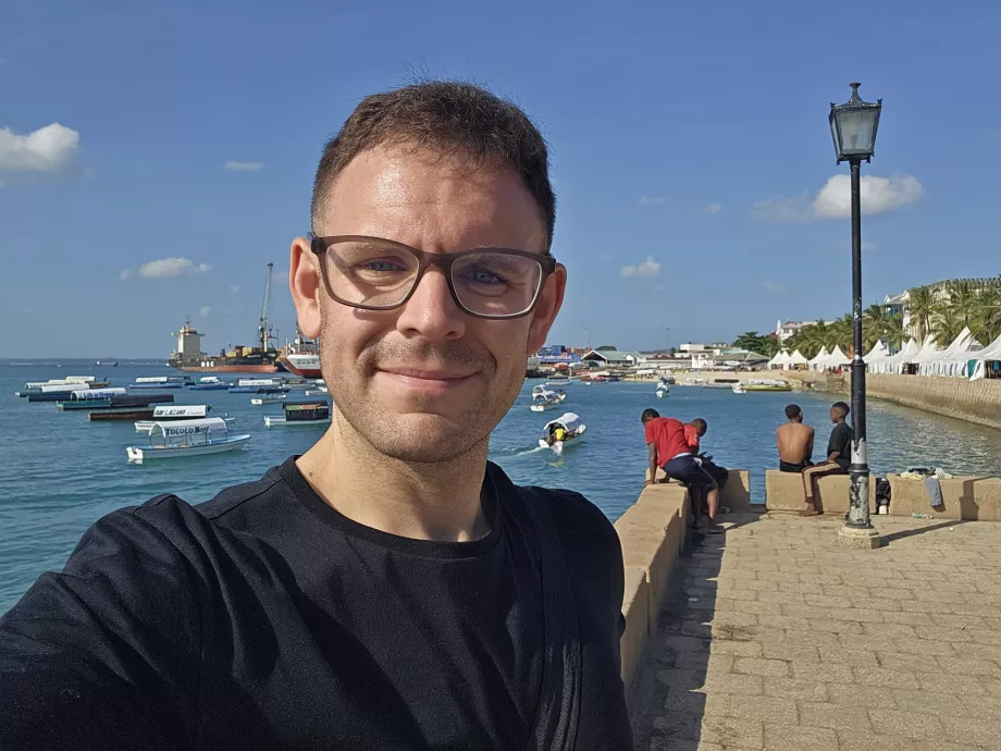 Moi sur la promenade de Forodhani