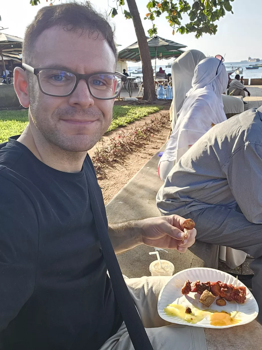 Moi au dîner dans le parc Forodhani