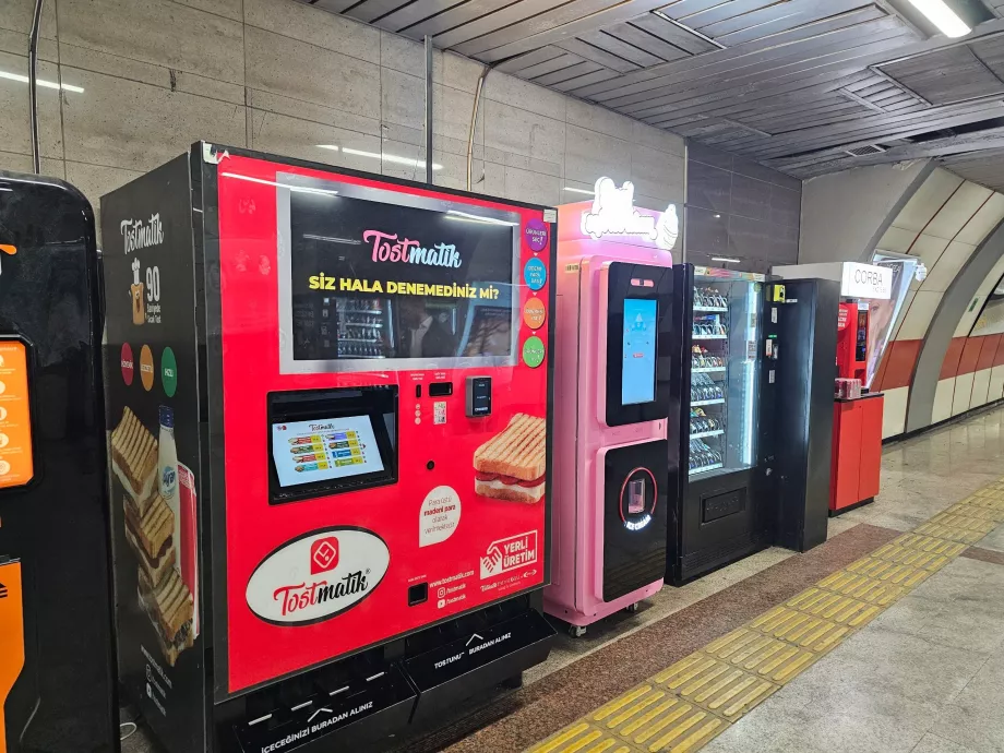 Distributeurs automatiques de nourriture et de boissons dans les stations de métro