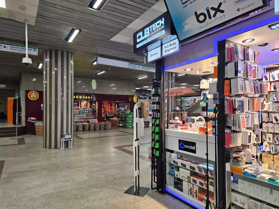 Boutiques dans les stations de métro