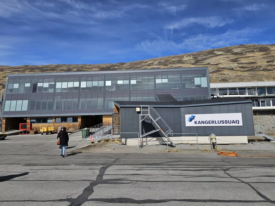 arrivée à l'aéroport de Kangerlussuaq